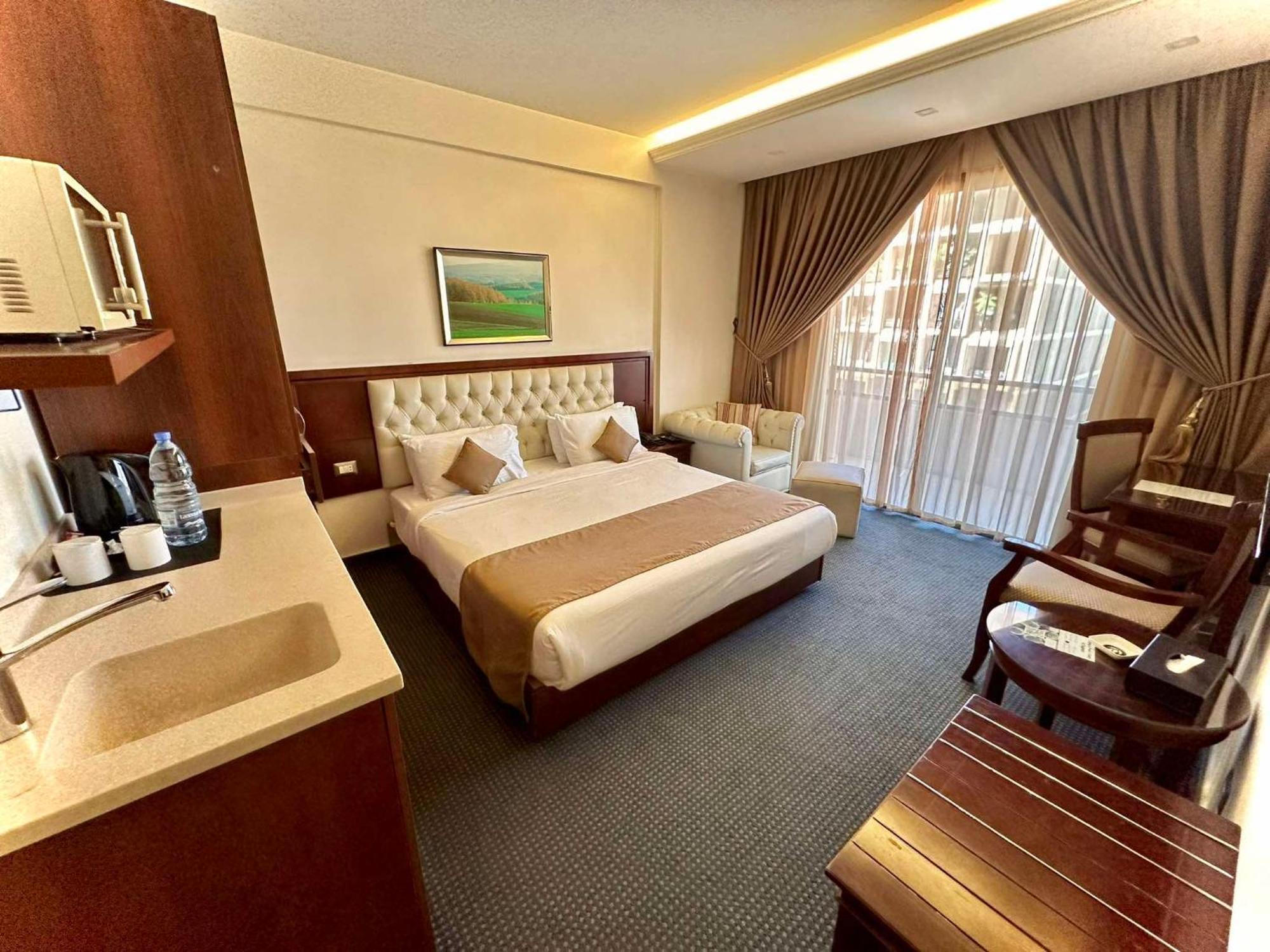 Midtown Hotel & Suites Бейрут Екстер'єр фото